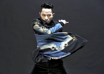 男性歌手トン・ズオン（Tung Duong）の歌